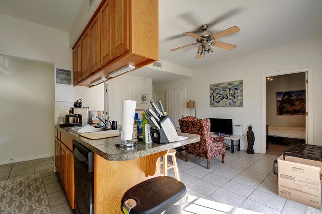 Building Photo - West Campus Gem!!!