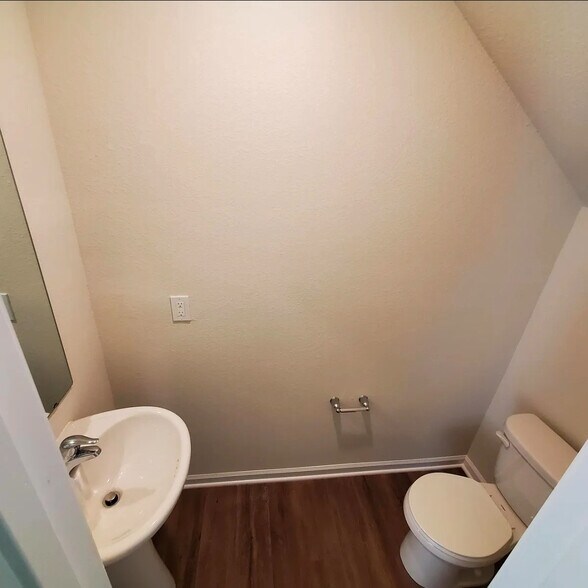 Building Photo - Room in House on Creedmore Hills Dr
