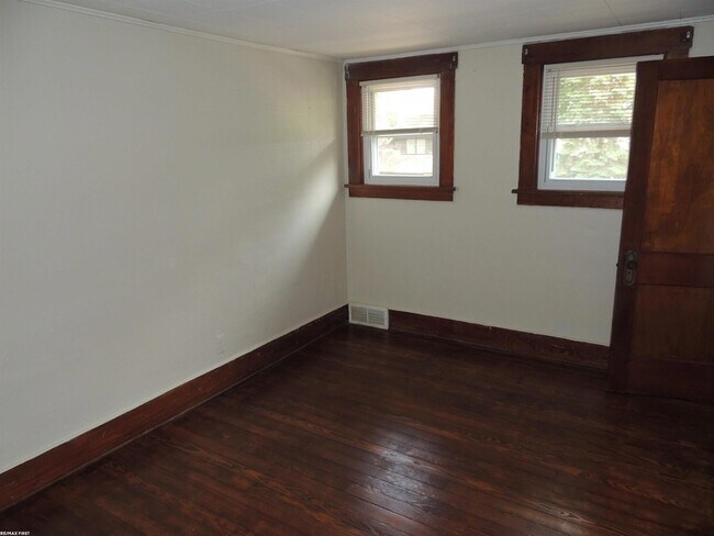 Building Photo - 506 Hawthorn Ave