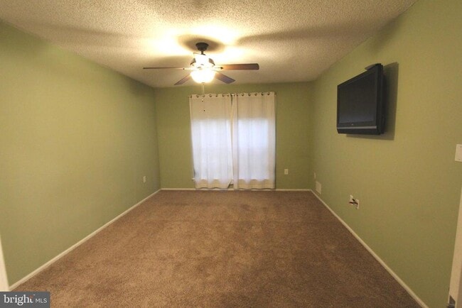 Building Photo - 83 Willow Ct