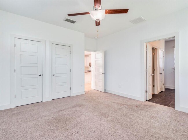 Building Photo - 2309 Hermia St