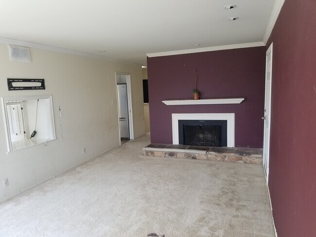 Building Photo - 471 Joost Ave