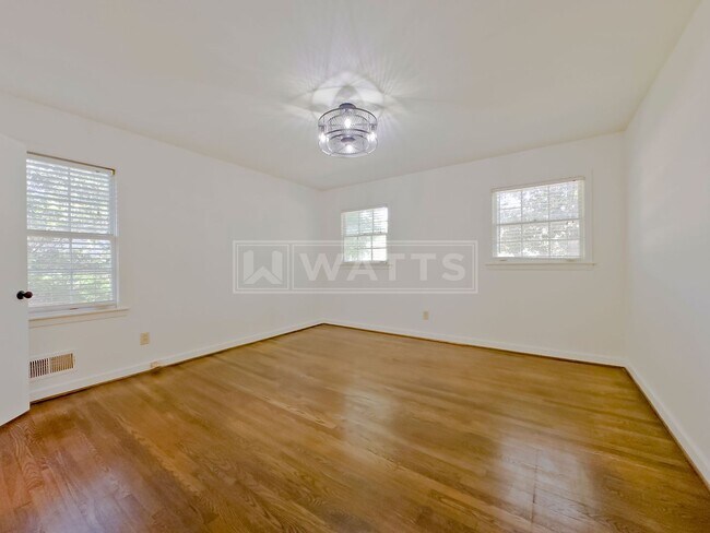 Building Photo - Classic 3-Bed, 2-Bath Ranch Style Home in Crestline