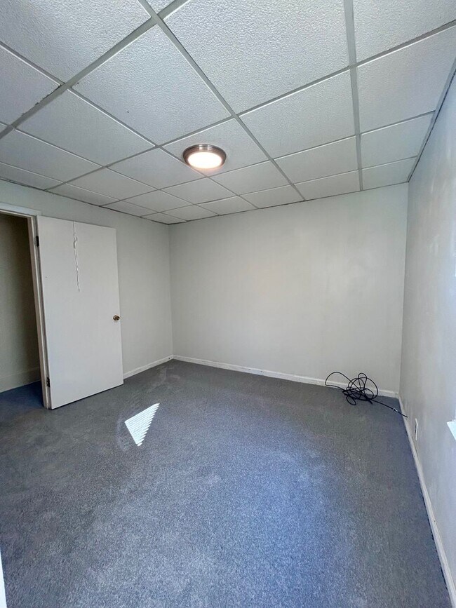 Building Photo - 3 Bedroom Home w/Bonus Room l Riverview Park