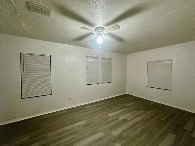 Building Photo - Move-In Ready Gem Near Downtown Orlando!