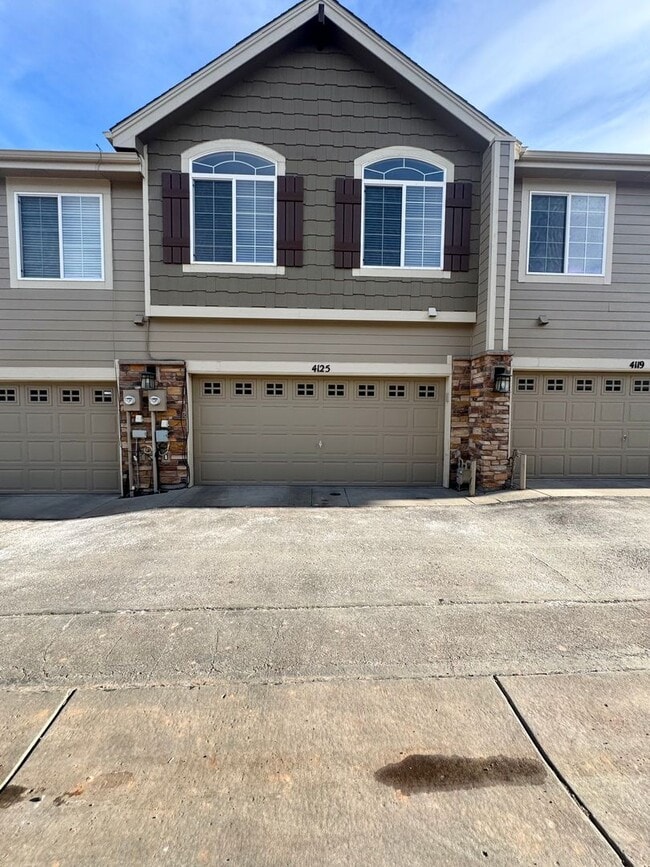 Building Photo - Updated Townhome in North Colorado Springs