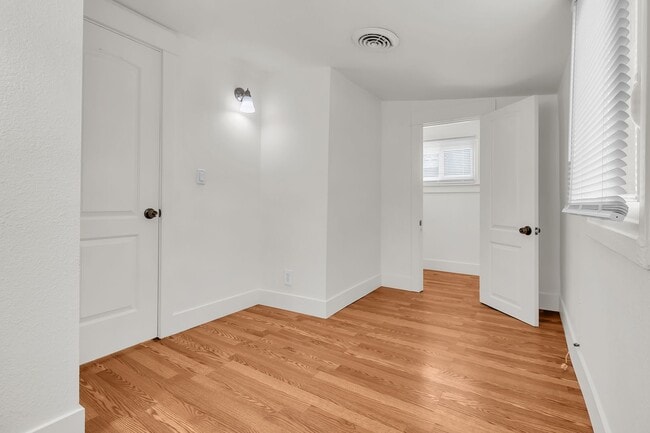 Building Photo - 420 Bonito Ave