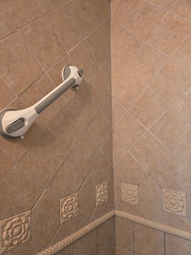 Building Photo - Immaculate Midtown Studio in Riverside