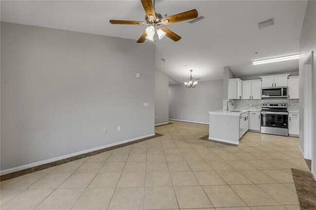 Building Photo - 940 Village Trail