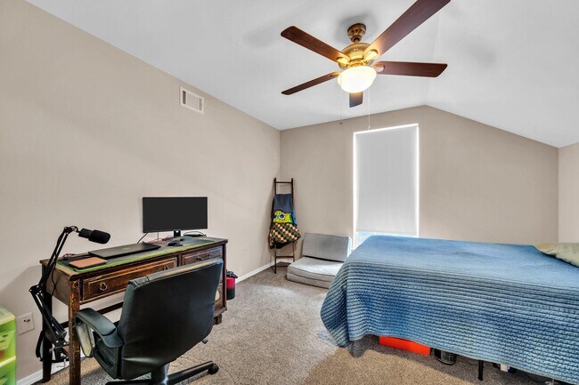 Building Photo - 4559 Castlewood Ln