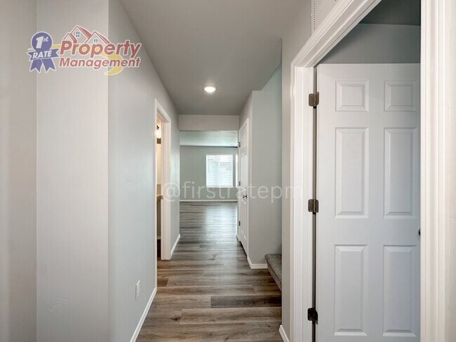 Building Photo - 709 W Smoky Quartz St