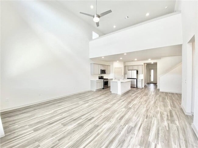 Building Photo - 100 Geminiflora Bend