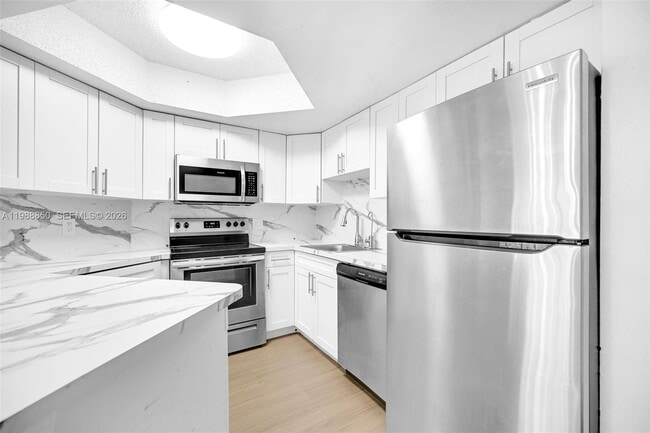 Building Photo - 8343 Lake Dr