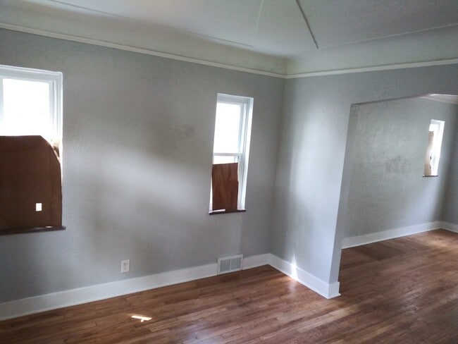 Building Photo - 3 Bed/1 Bath - Single Family Brick Home - Available now!