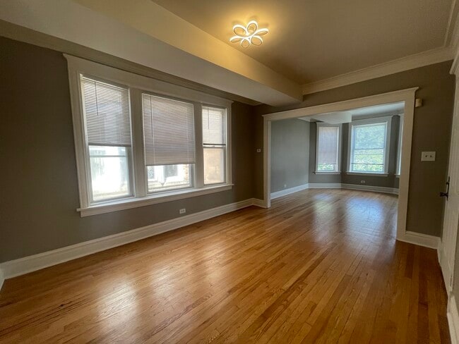 Building Photo - 6740 S St Lawrence Ave