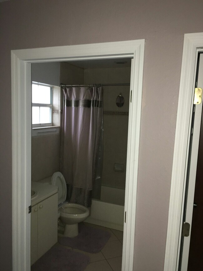 Building Photo - 237 SW 9th St