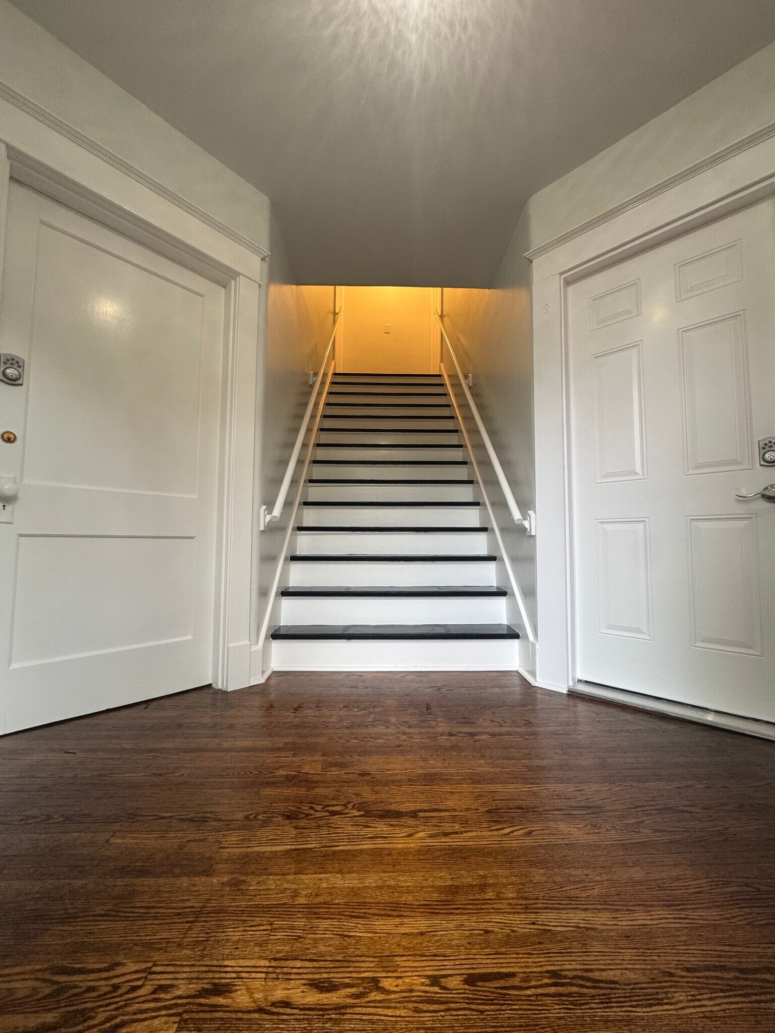 Shared foyer with front access to all units - 1333 Castlewood Ave