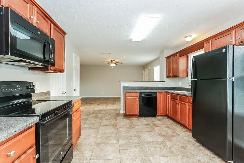 Building Photo - 117 Lyndhurst Dr