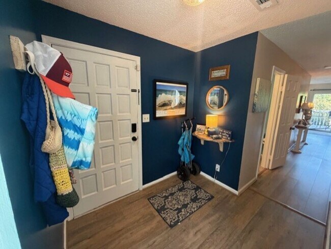 Building Photo - 801 Seawinds Ln
