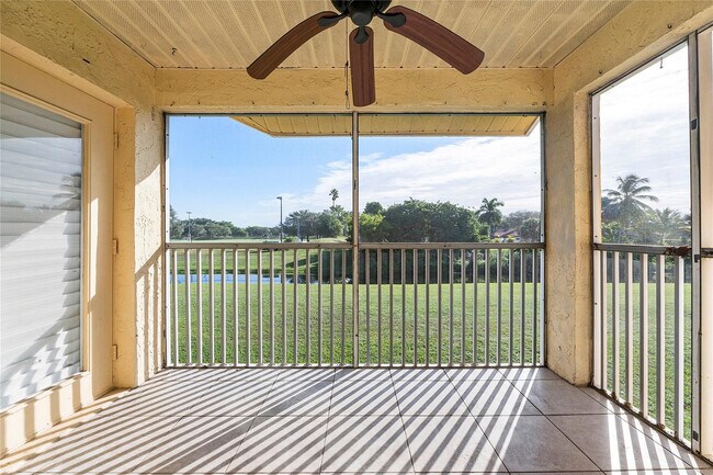 Building Photo - 967 Coral Club Dr