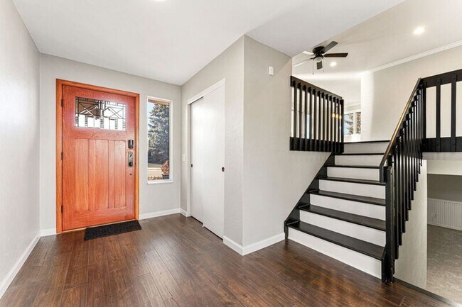 Building Photo - Updated Home in Windsor Park!
