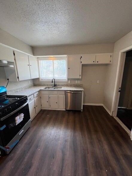 Building Photo - 9306 St Lo Rd