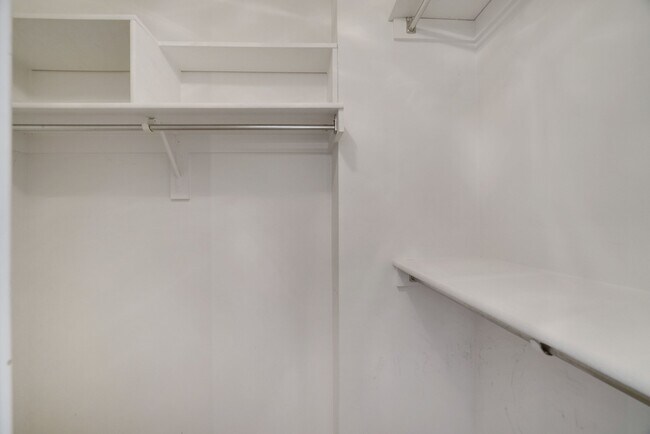 Building Photo - 1600 N Oak St