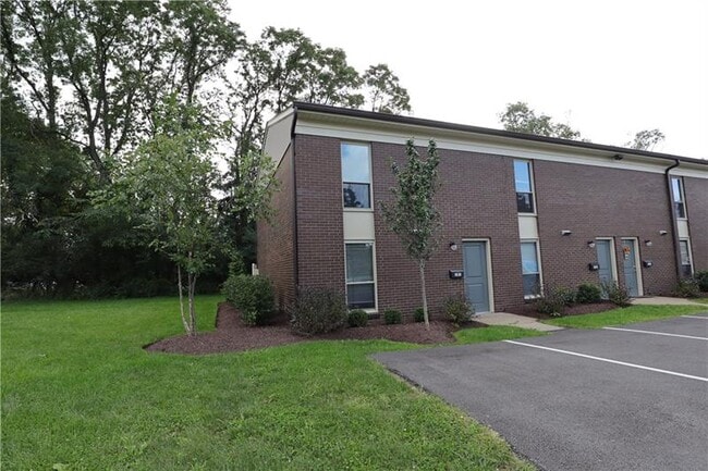 Primary Photo - 604 Carriage Hill Dr