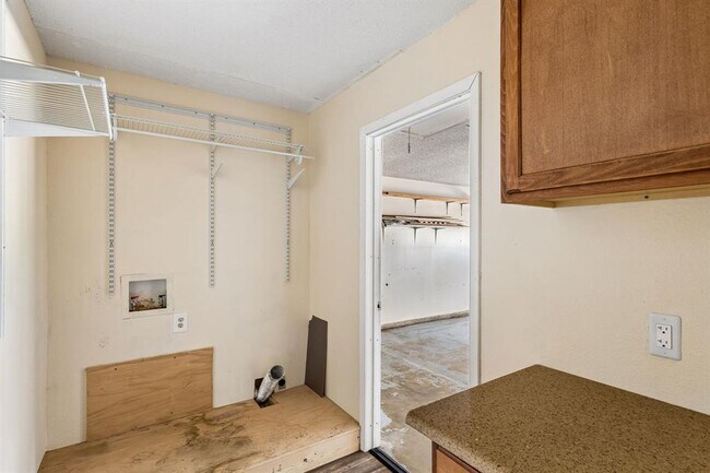Building Photo - 1105 N Riviera Cir