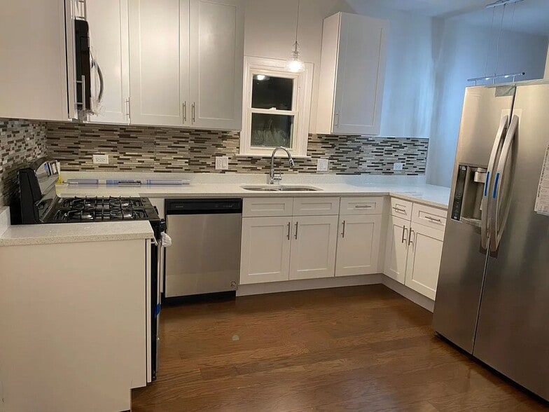 Building Photo - 1034 Lathrop Ave