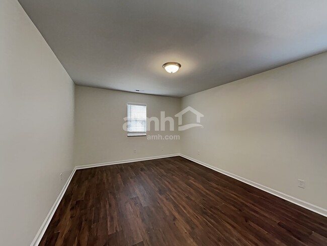 Building Photo - 3806 Glen Lyon Dr