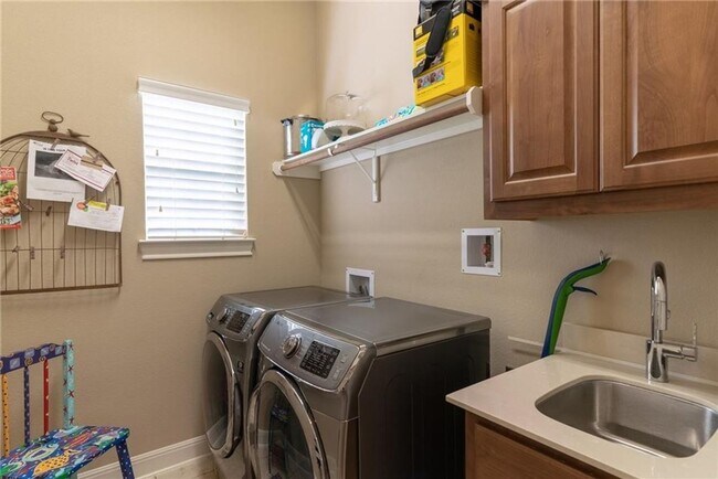 Building Photo - 4120 Vinalopo Dr