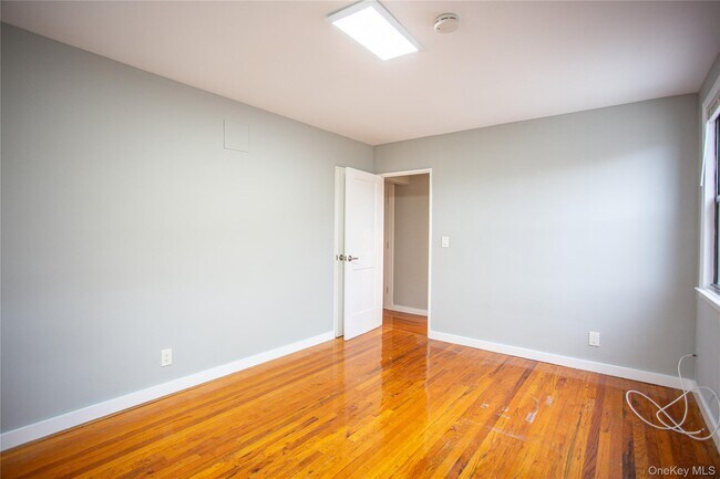 Building Photo - 470 E Broadway