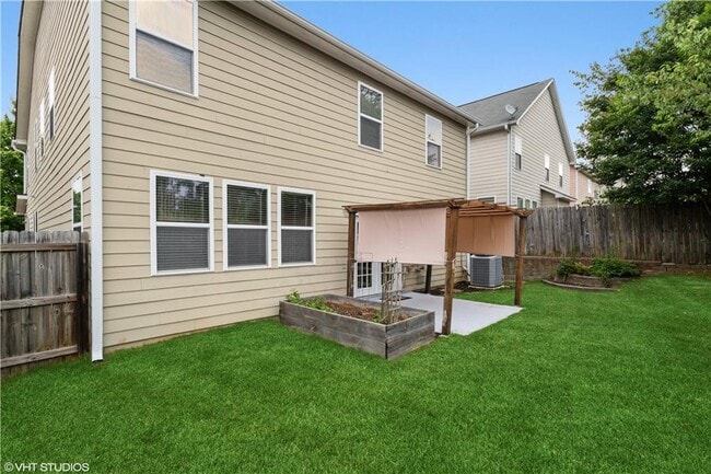 Building Photo - 379 Roseglen Dr NW