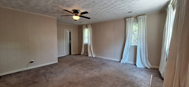 Building Photo - Beautiful 3 bedroom