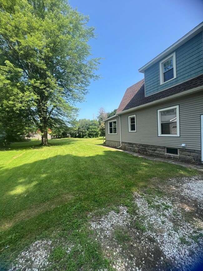 Building Photo - Large Remodeled 4 bed 2 Bath - Girard Pa
