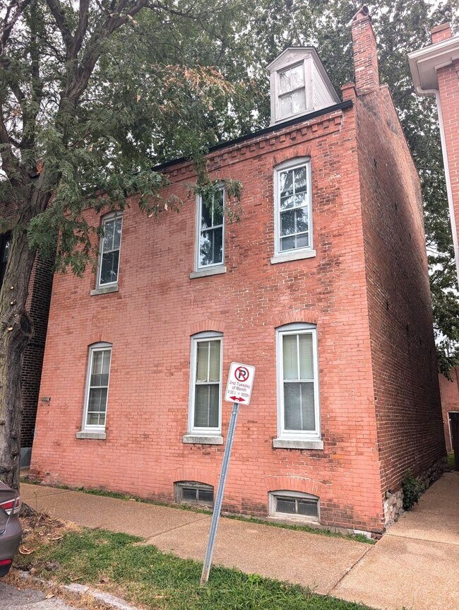 Building Photo - 2110 S 11th St