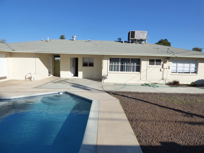 Building Photo - South Scottsdale Charmer!  3 Bedroom 2 Bat...