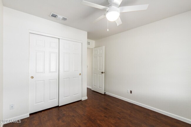 Building Photo - 831 N Swallow Ln