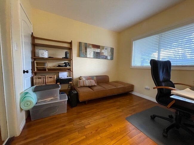 Building Photo - Large home with private yard