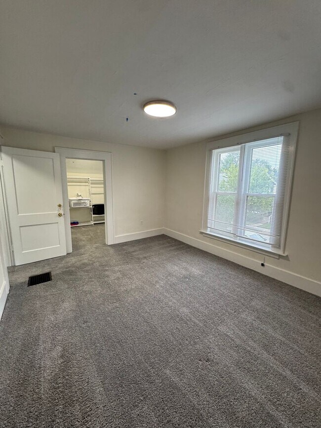 Building Photo - 4-Bedroom Near U-M with Bonus Room | Big Yard & Front Porch | On-site Laundry