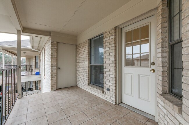 Building Photo - 2-BEDROOM, 2-BATHROOM CONDOMINIUM AT FARMINGTON COMMONS