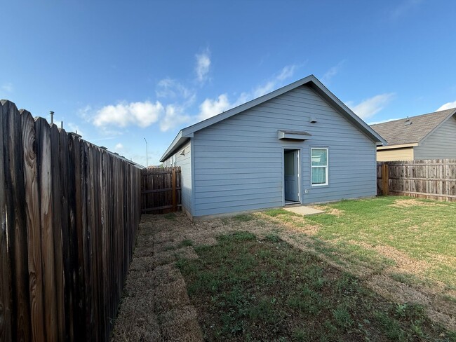 Building Photo - Dream Home in Seguin- 3 Bedroom / 2 Bath -...