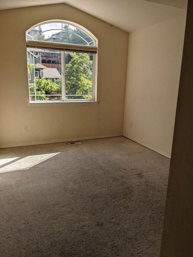 Building Photo - Woodinville Duvall Road. 4 bed. +den. 2.5 ...