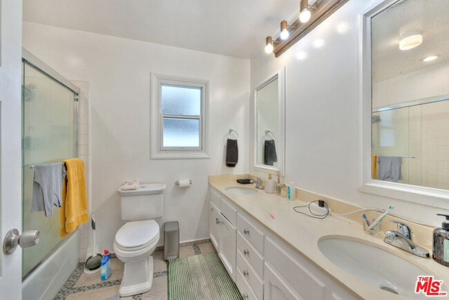 Building Photo - 4905 Coolidge Ave