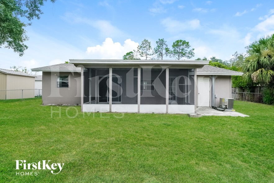 Building Photo - 9331 N Forest Hills Dr