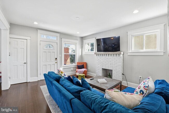 Building Photo - 1341 Franklin St NE