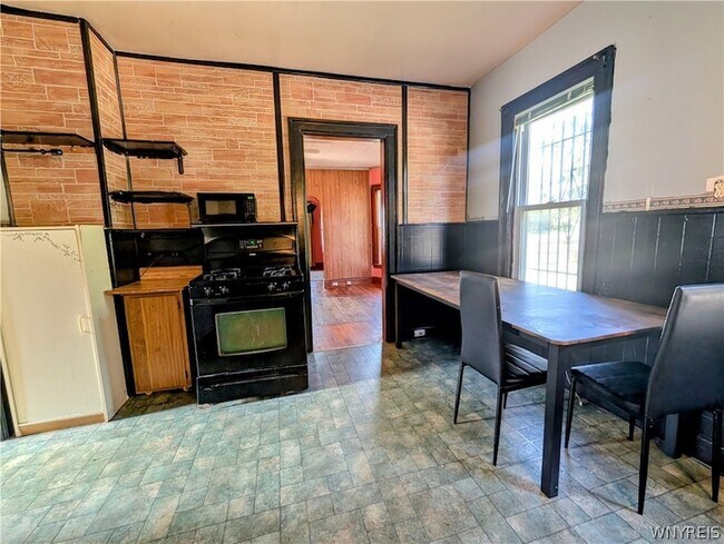 Building Photo - 325 Box Avenue Unit