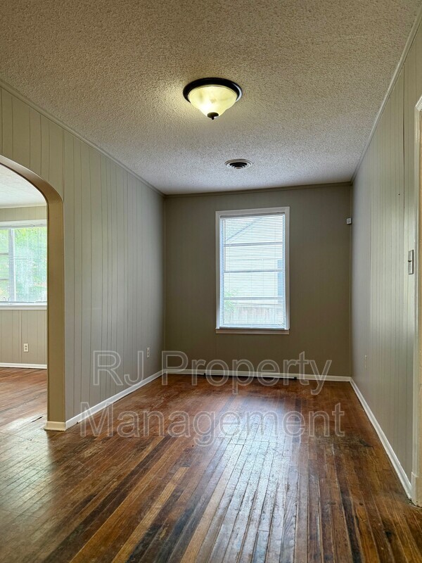 Building Photo - 1336 Wrenwood St