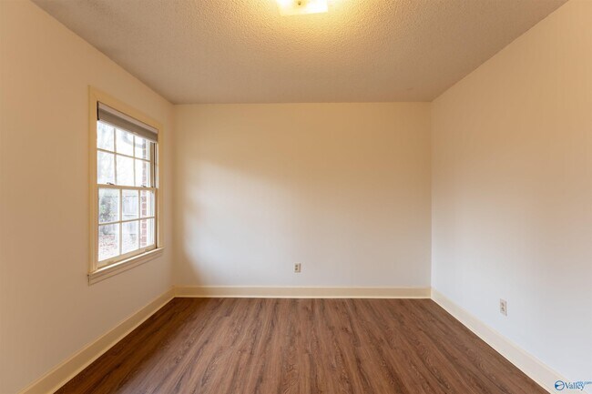 Building Photo - 106 Cranberry Way
